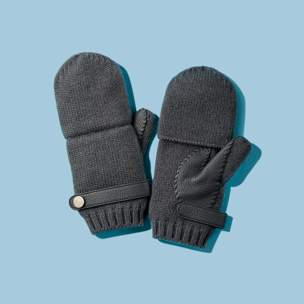 レザーストラップがエルメスらしいカシミアのミトン