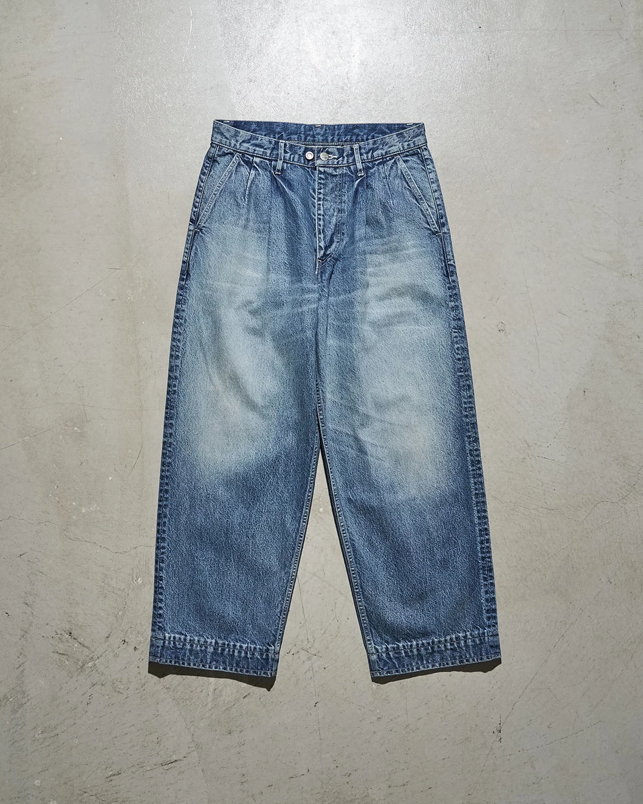 加工により深みのあるヴィンテージさながらの表情