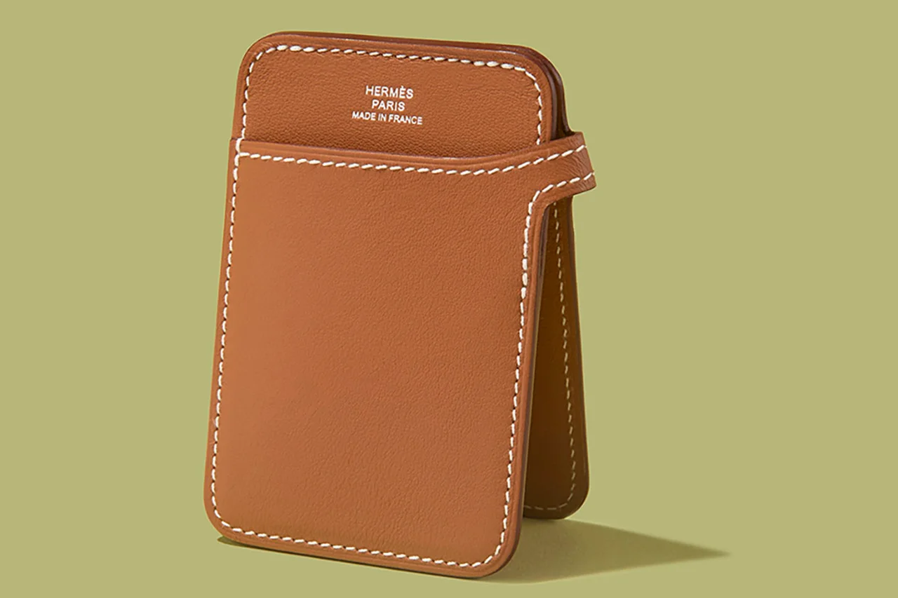 カシミアマフラー、リバーシブルベルト、2WAY手袋…冬の着こなしに1点投入で品格が上がるエルメスの新作小物5選