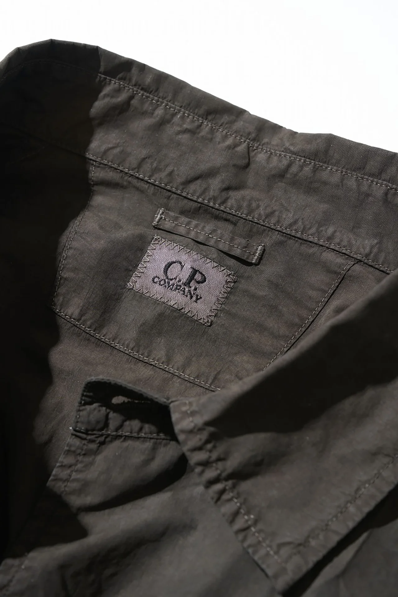 泥染のオーバーシャツ