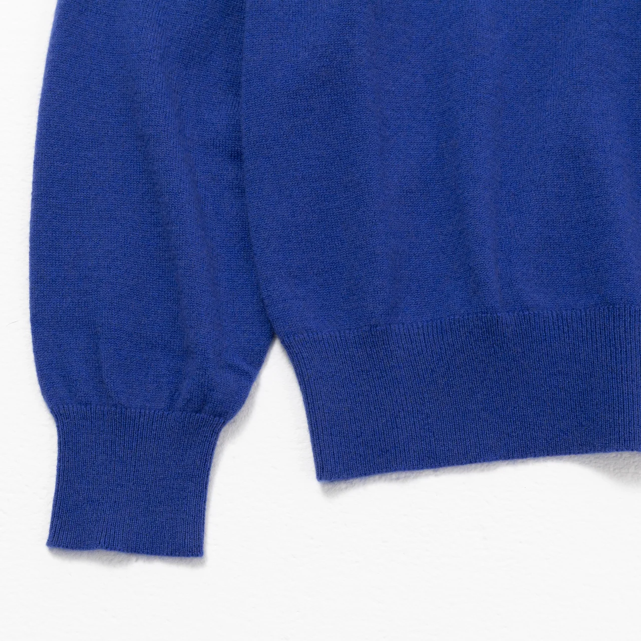 エディター私物 オーラリーのベビーカシミヤタートルネックニット