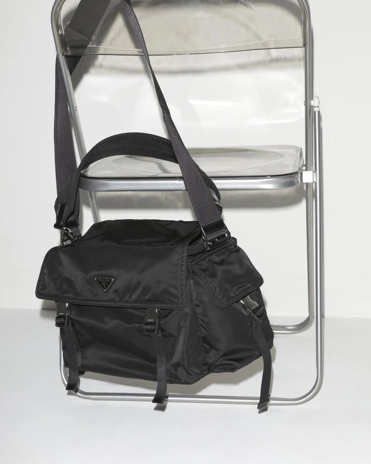 PRADAのバッグ「プラダ エクスプローラ」Re-Nylon xレザー バッグ