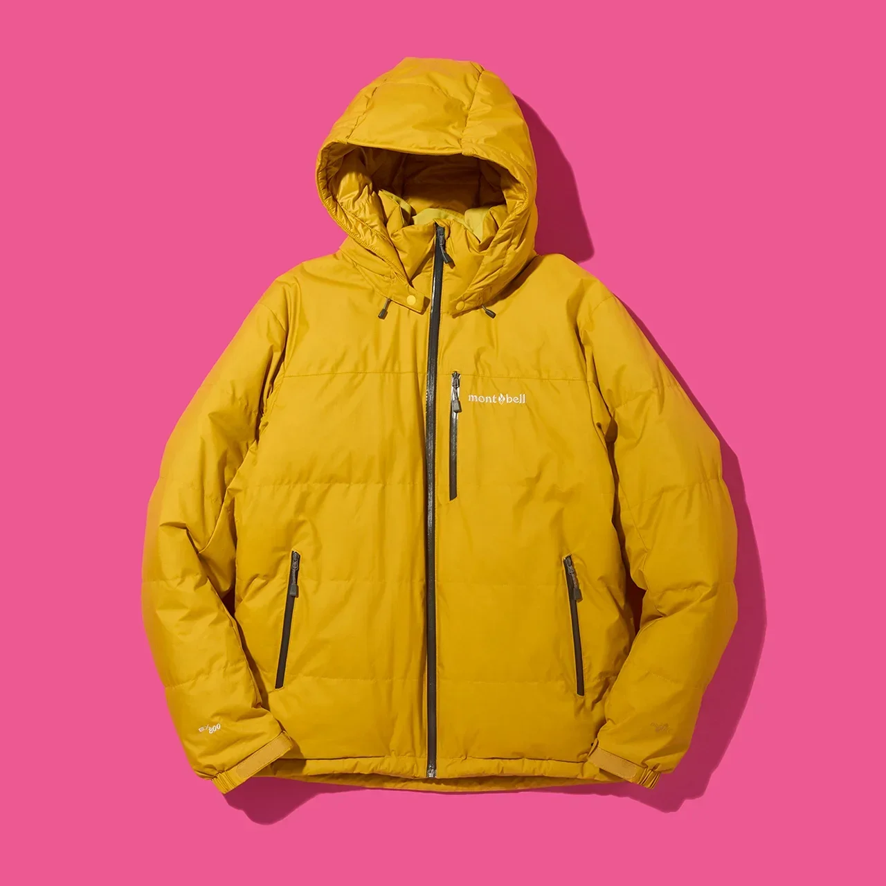 【大人のモンベル】コスパ抜群。定番ダウンパーカを防水素材でアップデートした真冬のダウンジャケット