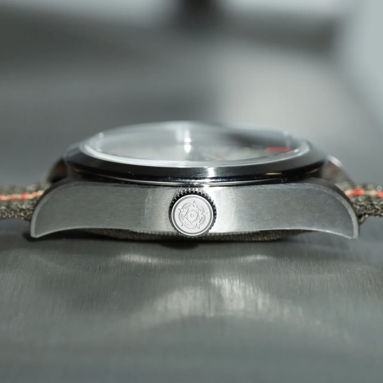 TUDORのレンジャー 36mm 側面