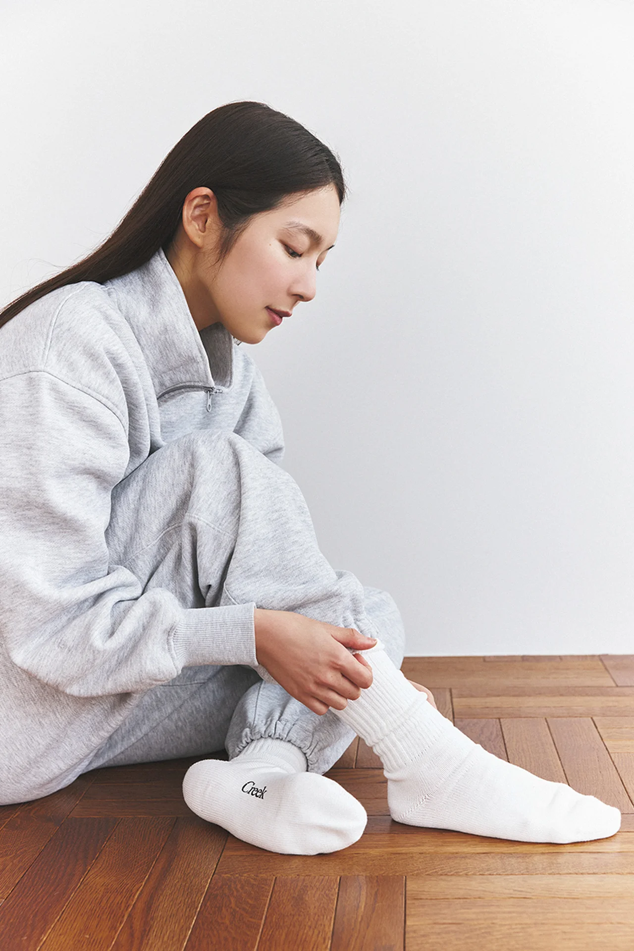 Creek×Whimsy Socksのパックソックス 在原みゆ紀 着用