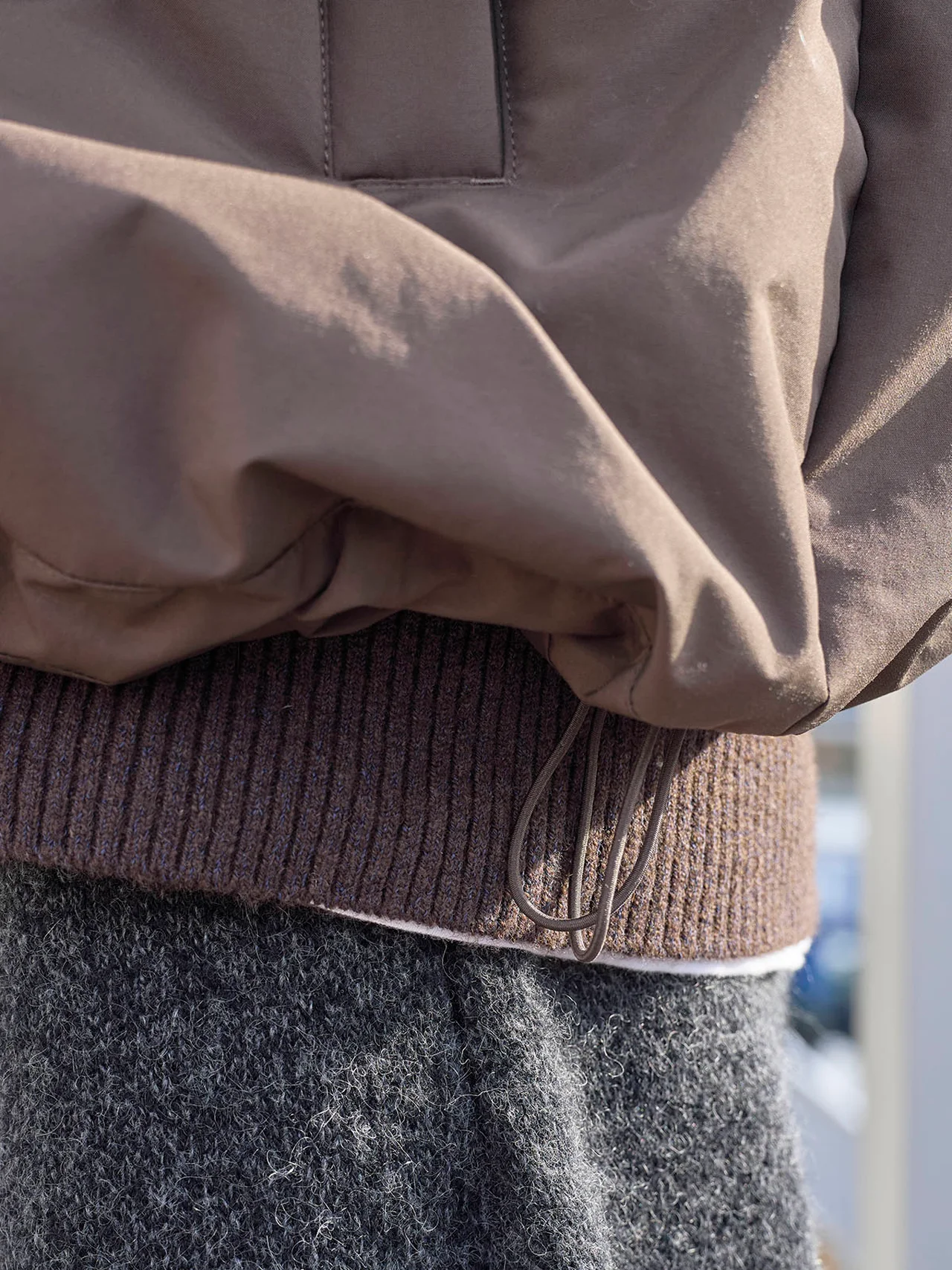 裾を絞ってさらに丸みを持たせる