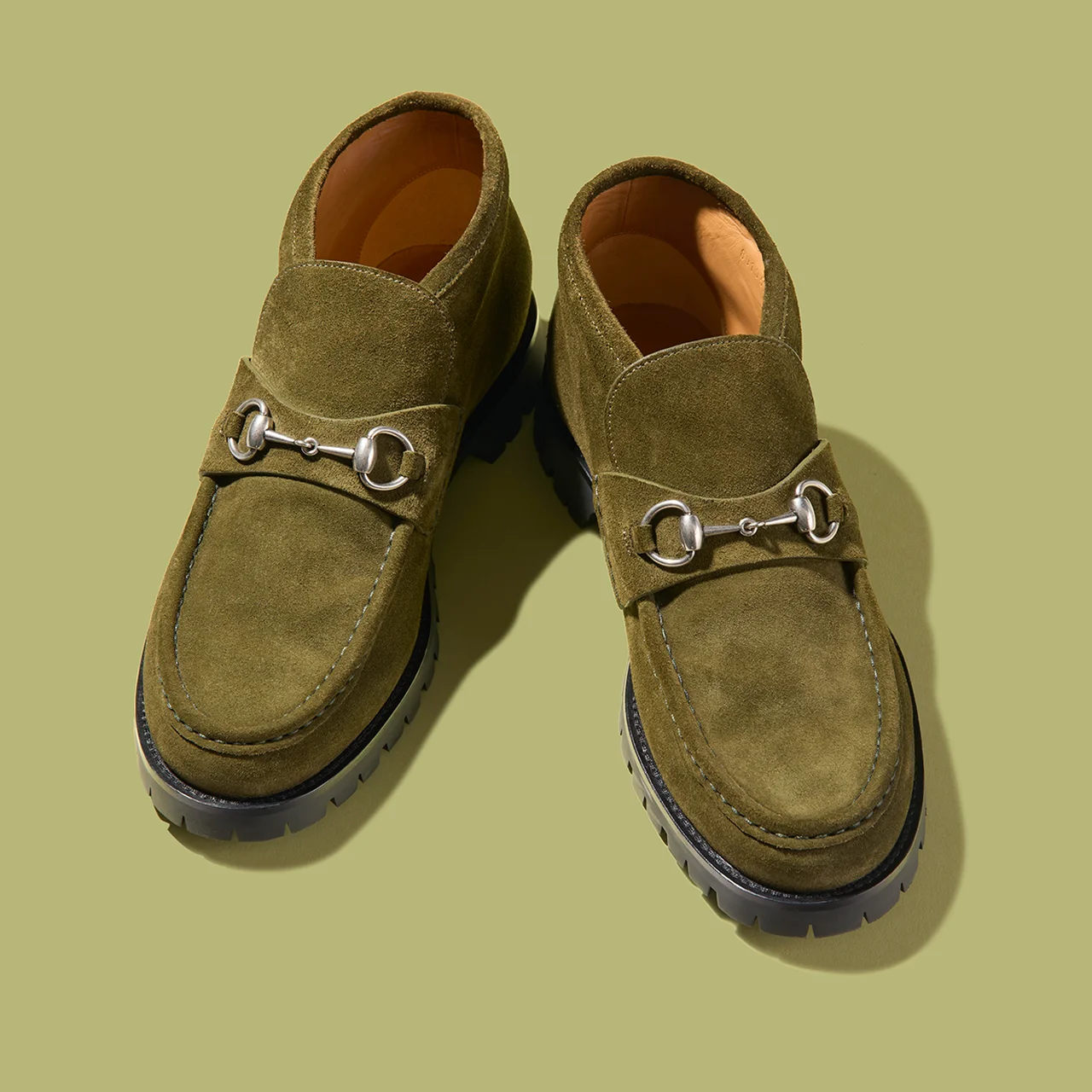 ホースビット付きのアンクルブーツ