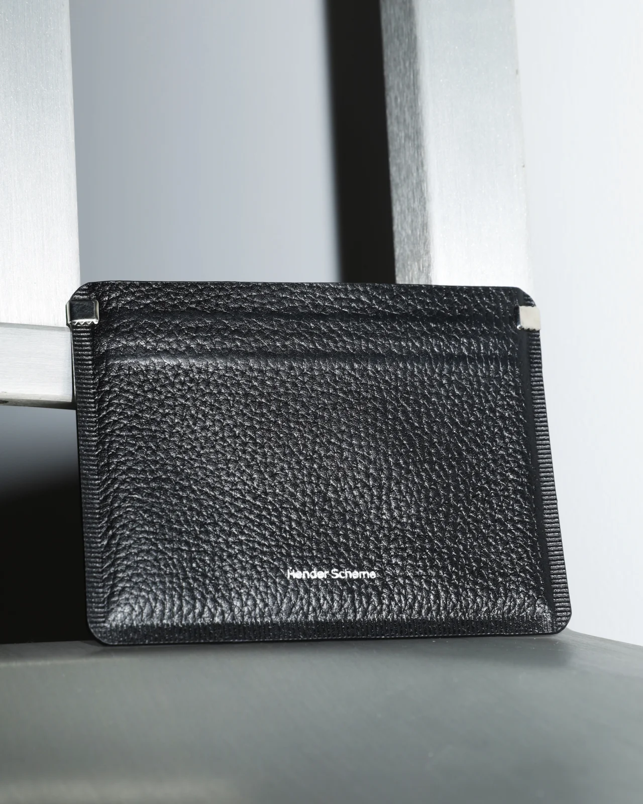 Hender Schemeのレザーポーチ「welder case small」