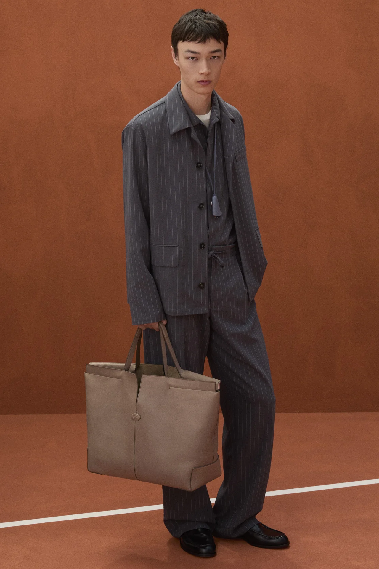 【トッズ】最新の2026年春夏コレクションが集結したポップアップ開催。今季注目のコーディネートをチェック③