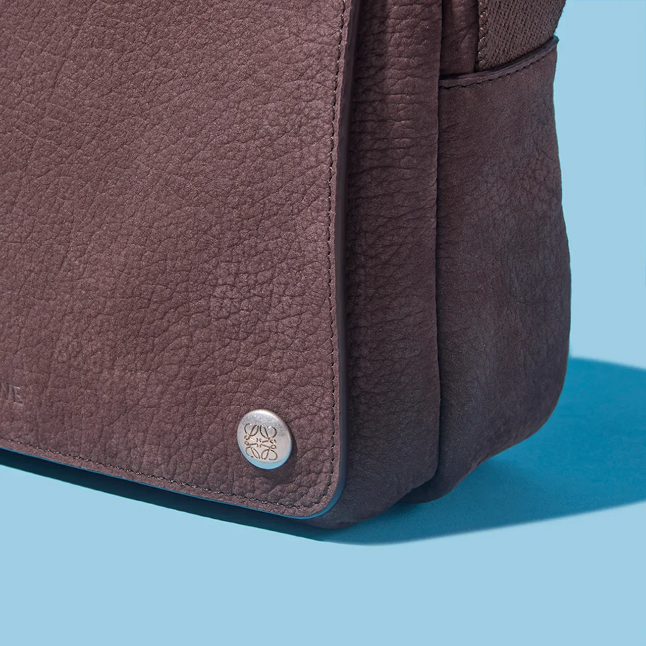 LOEWE｜PEBBLE MESSENGER BAG