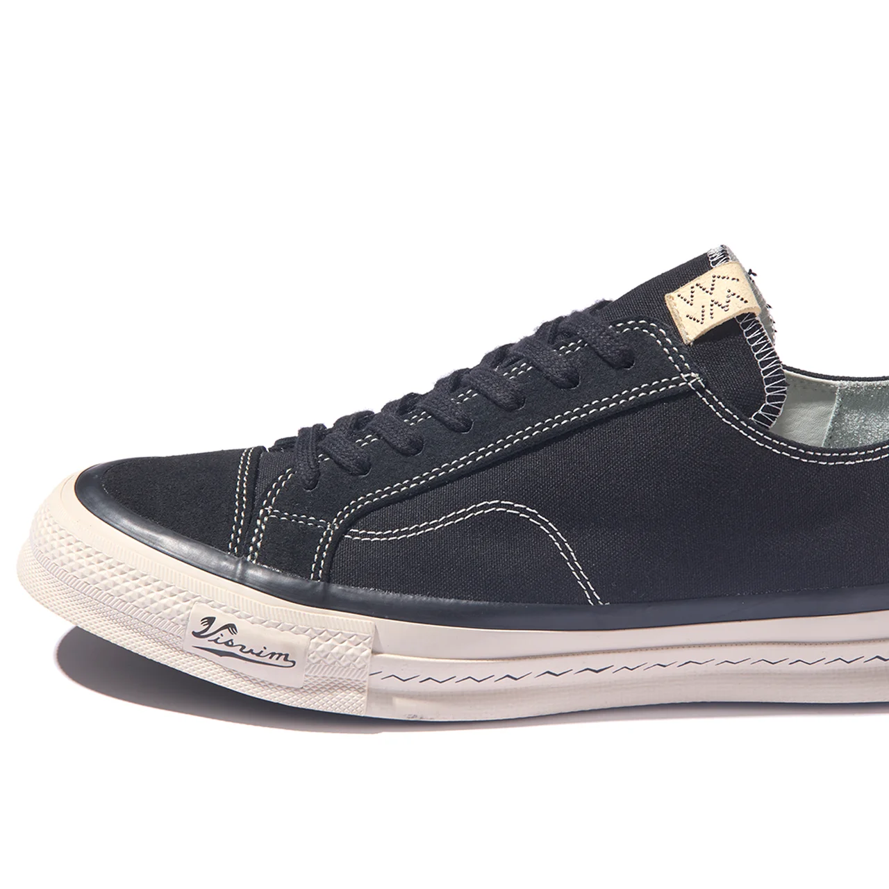 手書き風ロゴやフォクシングテープの模様は「スカグウェイ」と同様