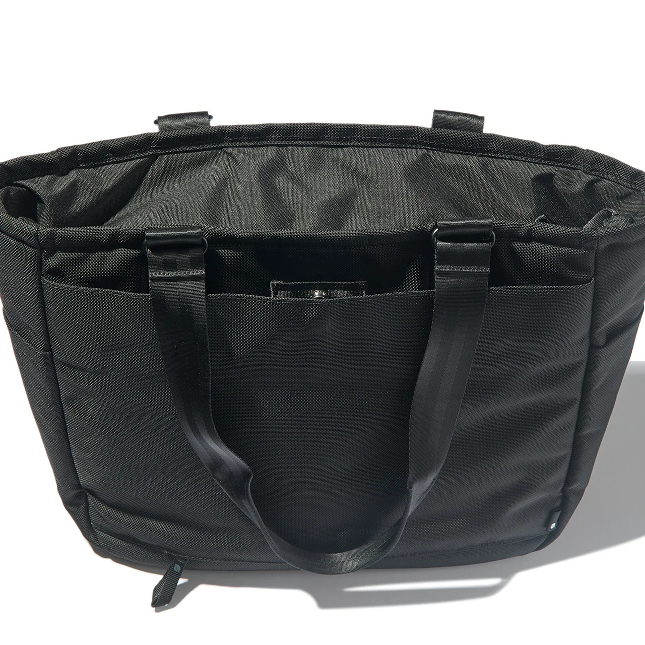 バックパネルのシークレットポケット