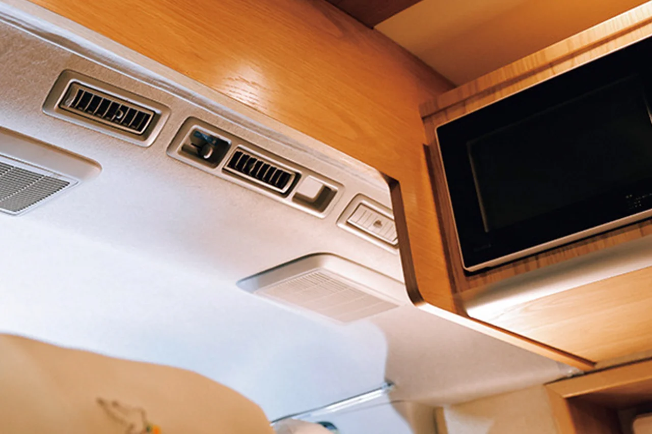 フロントシートとの仕切り