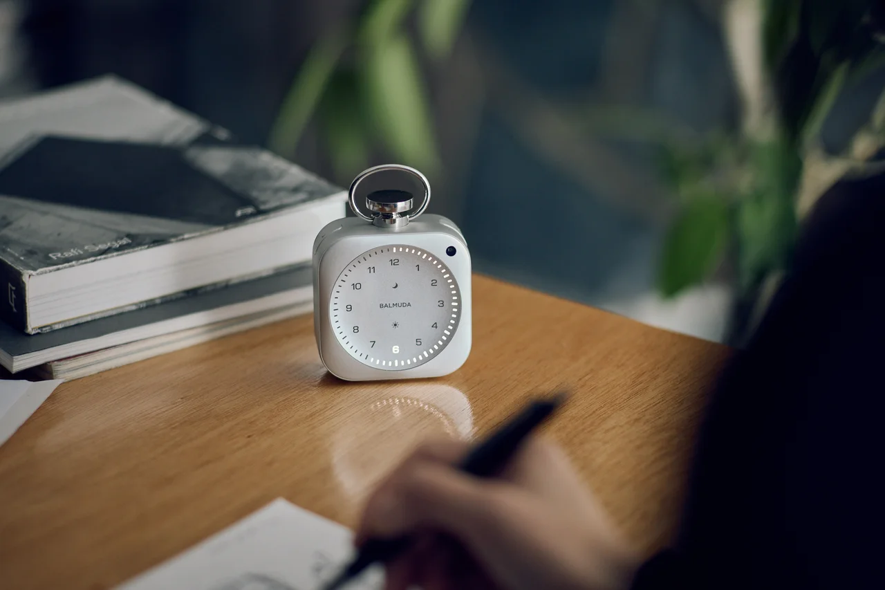 【バルミューダ】新作は“針のない置き時計の画像_6