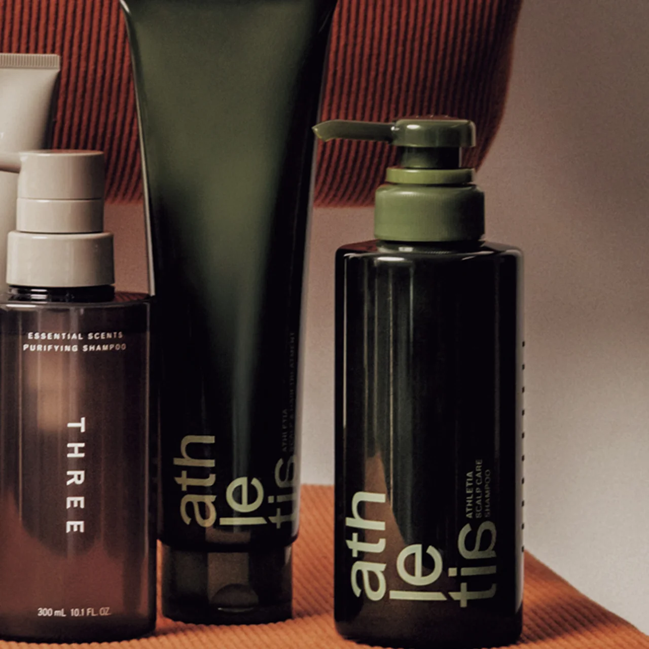 athletia｜（右）スカルプケア シャンプー／（左）スカルプ&ヘア トリートメント