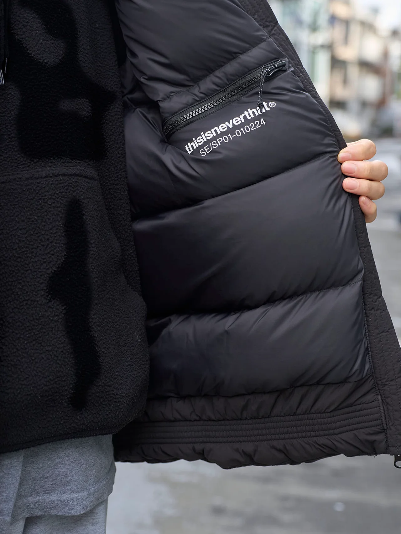 ダウンがしっかり詰まった、防寒性の高いもの