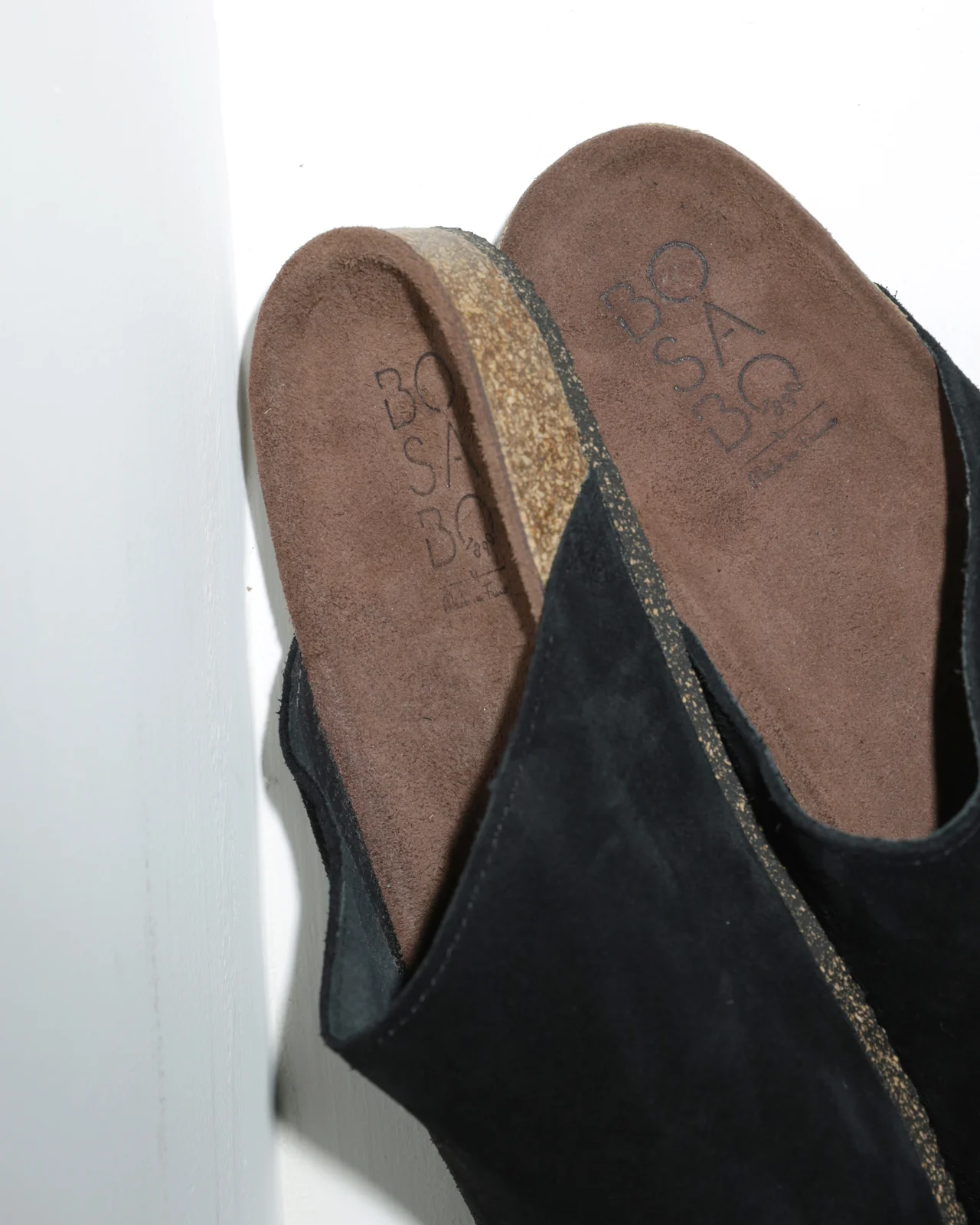 Mai Tai × BOSABOのスエードサンダル ロゴ