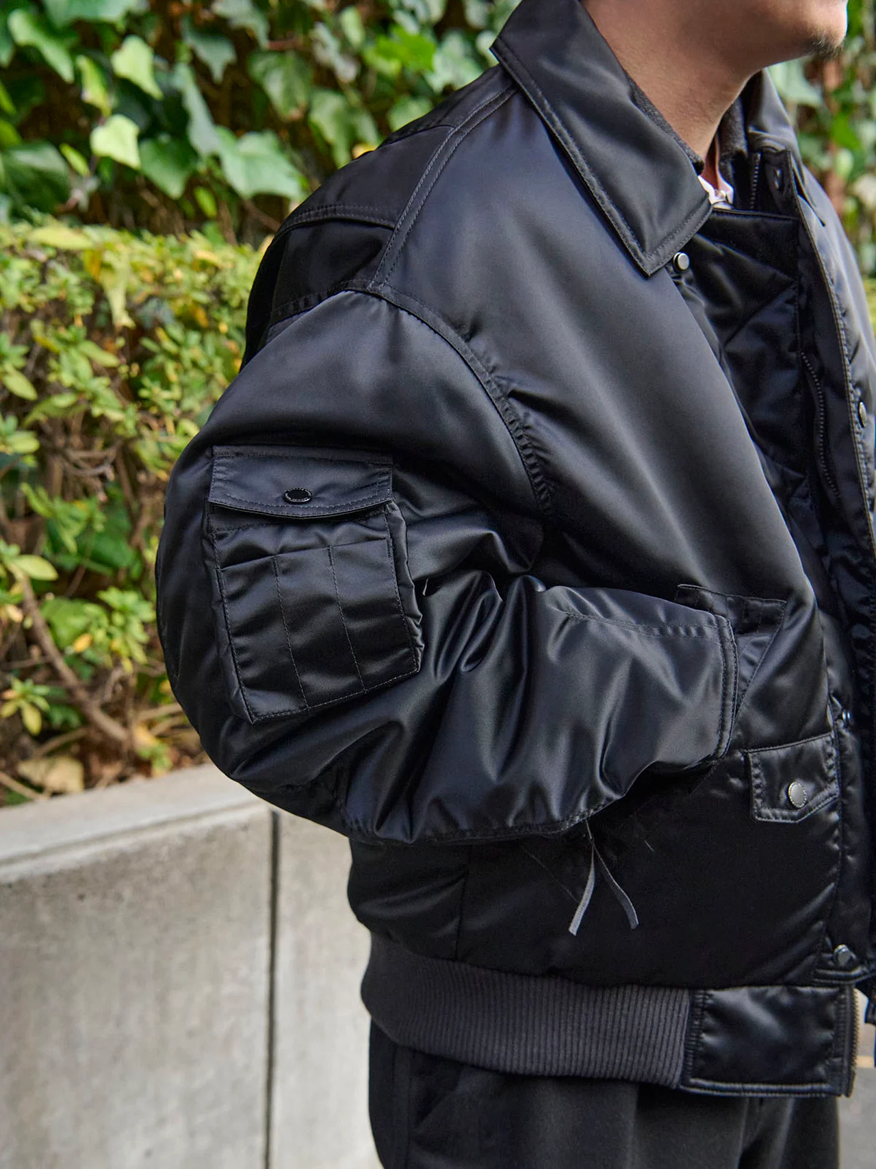 右袖にユーティリティポケット