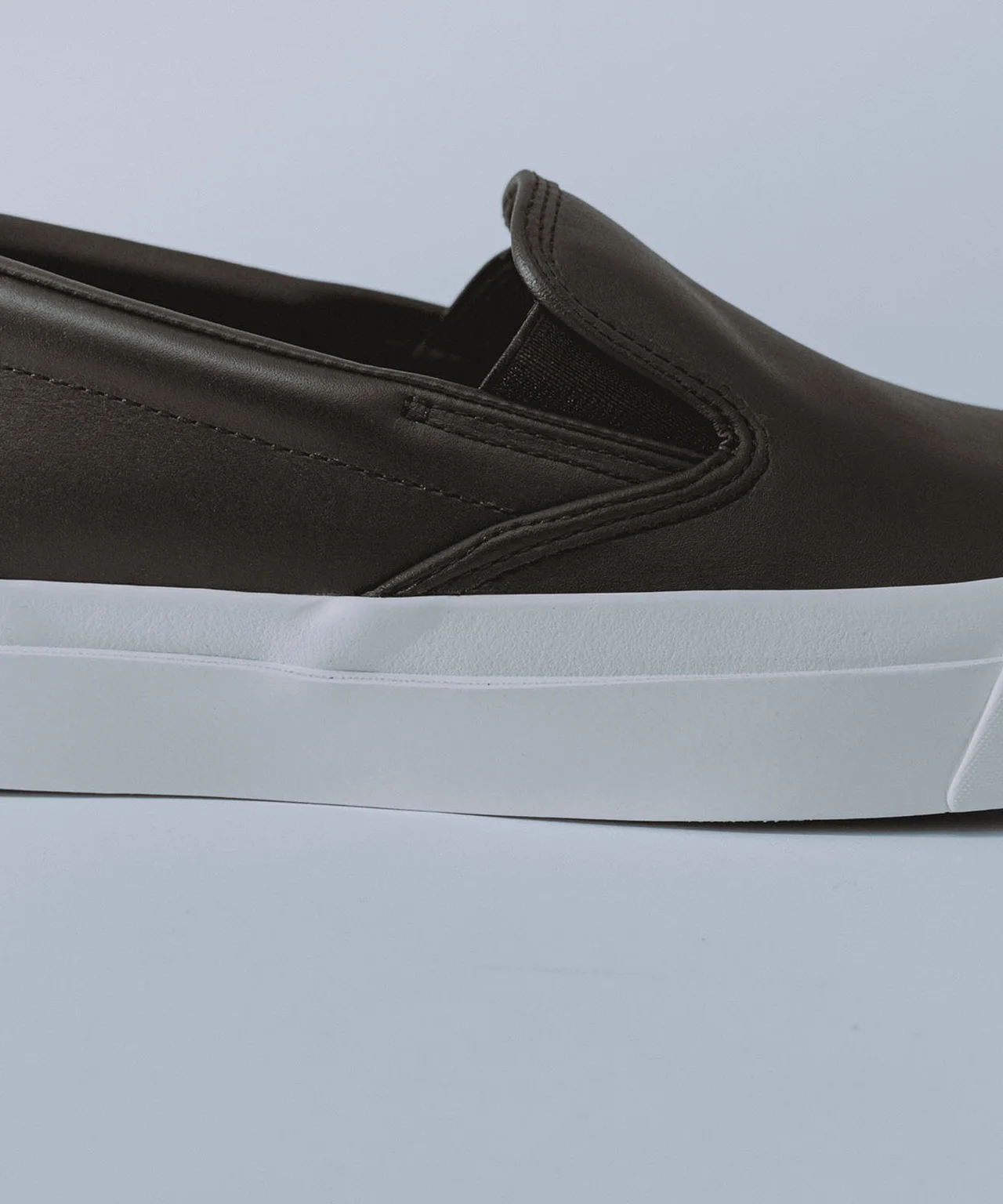 内外で長さが異なるトウガード