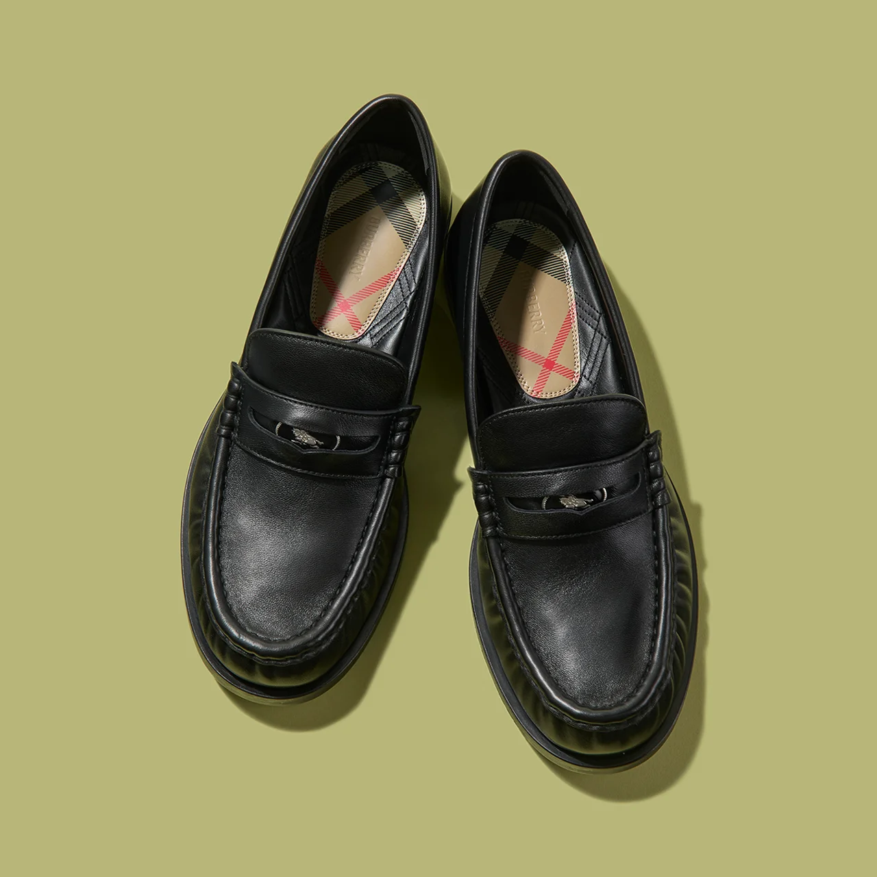 正統派ペニーローファーはコイン代わりのナイトスタンプが決め手