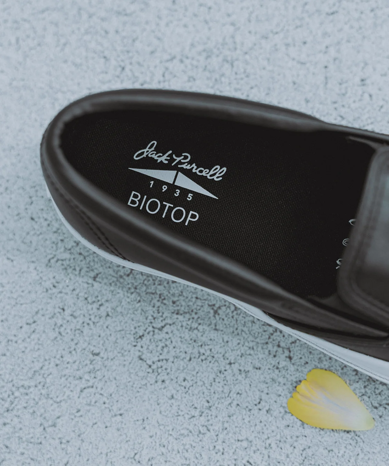 インソールに「JACK PURCELL 1935」と「BIOTOP」のロゴをプリント