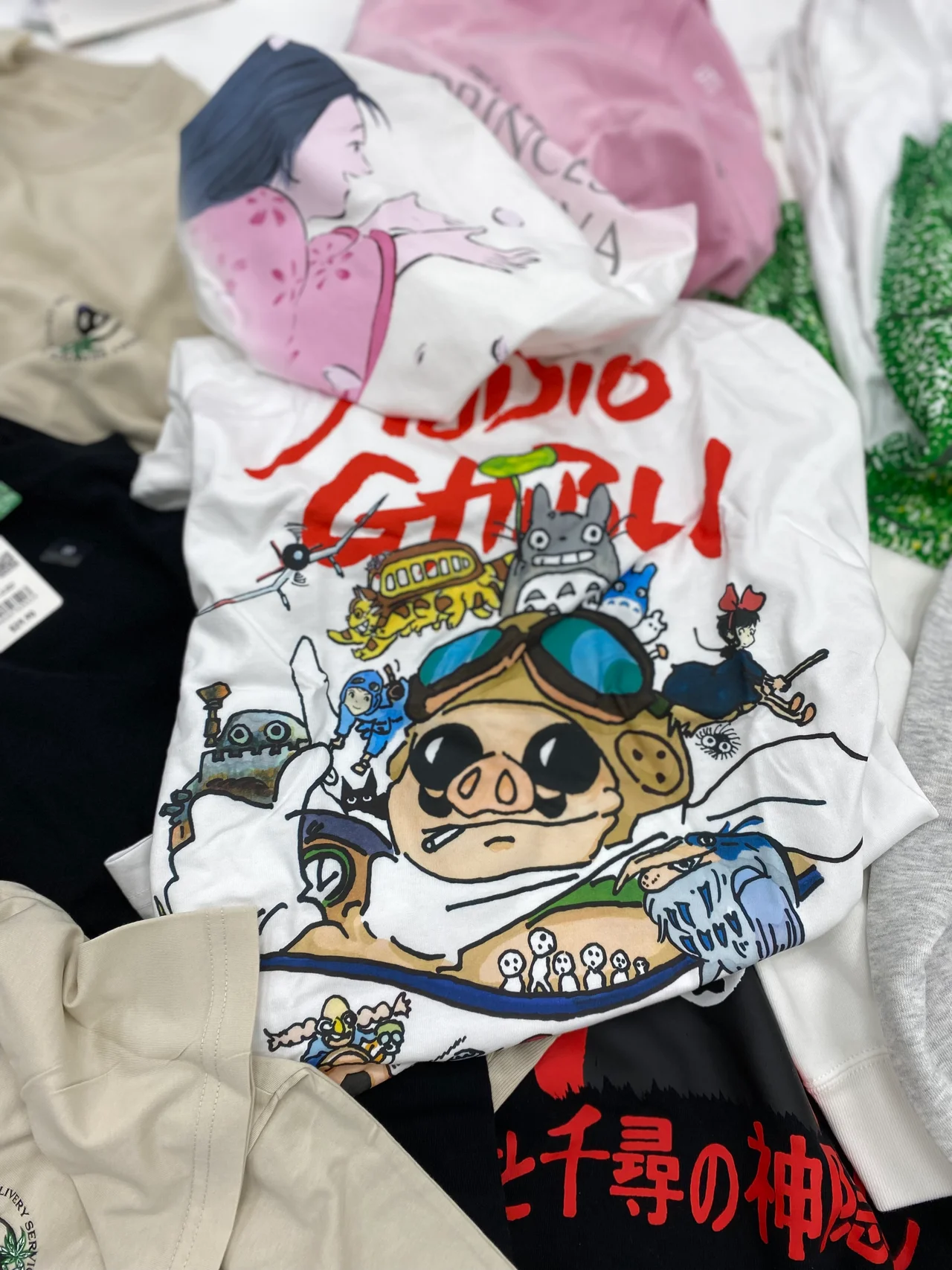 【大人のユニクロ】海外限定「UT × スの画像_4