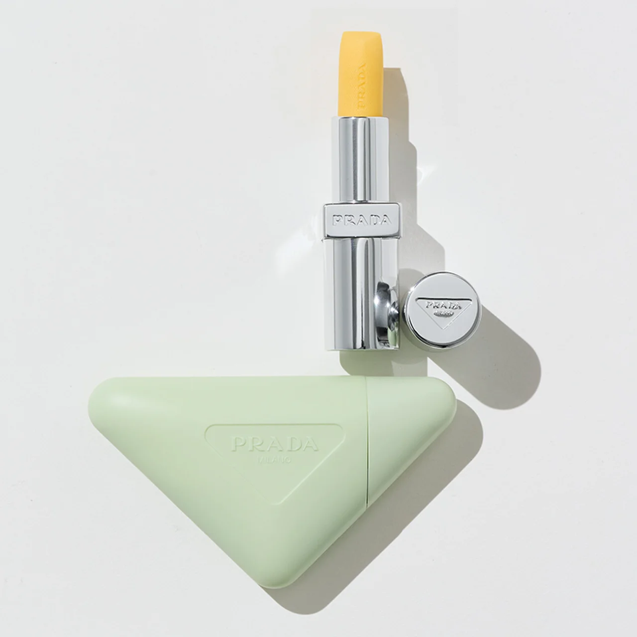 PRADA BEAUTY「リップ バーム フロスティング ケア & プラダ ハンド トリプルケア ハンドクリーム」