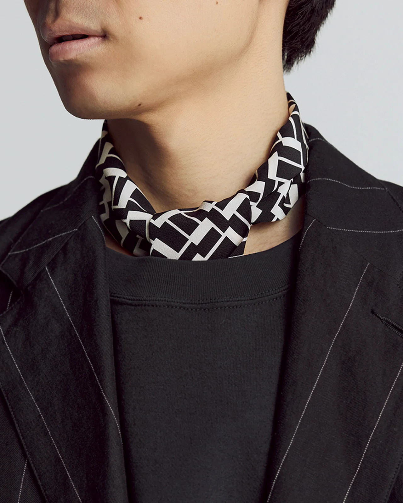 HOLLIDAY & BROWN silk scarf tie 着こなし