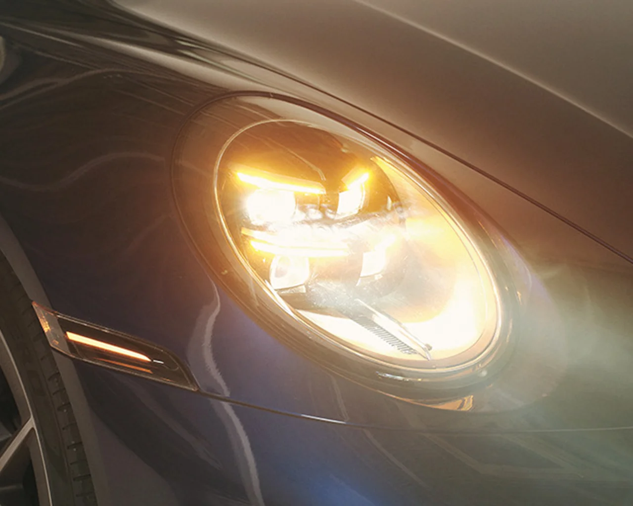 ヘッドライトの中にウインカーが内蔵