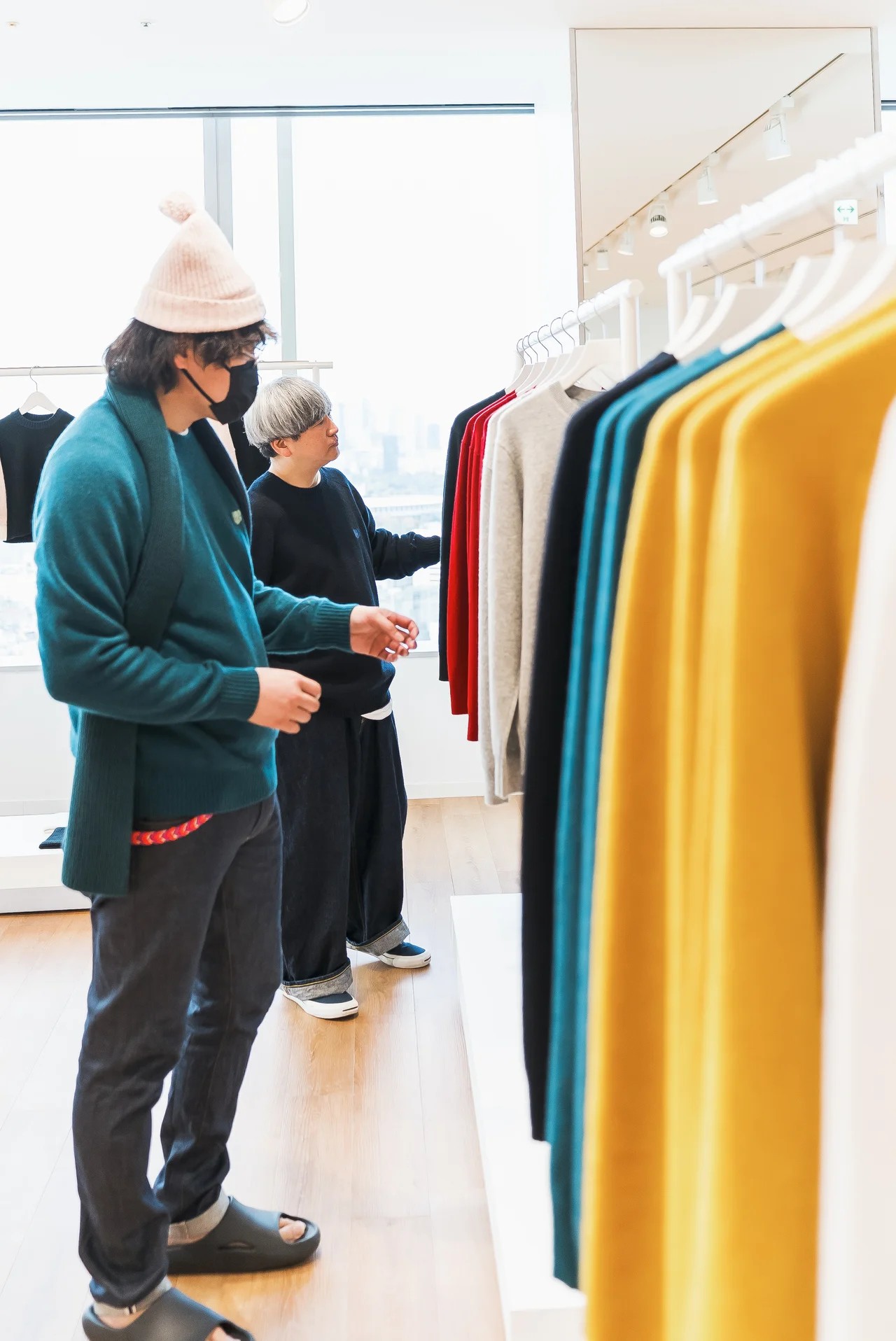 【大人のユニクロ】試着ルポ。「KAWS」の画像_29