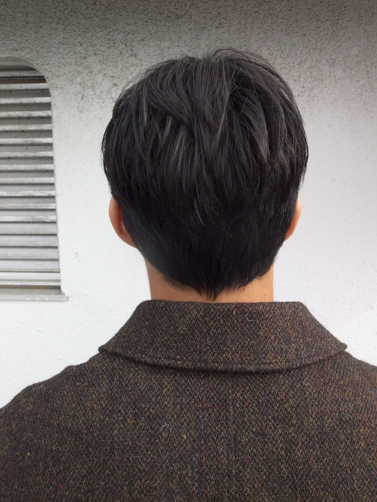 オンオフ問わないクリーンなショートヘア メンズヘア