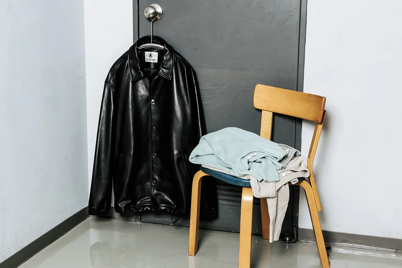 ボーディの軽やかなニットとBELL STAMP WEARのレザージャケット