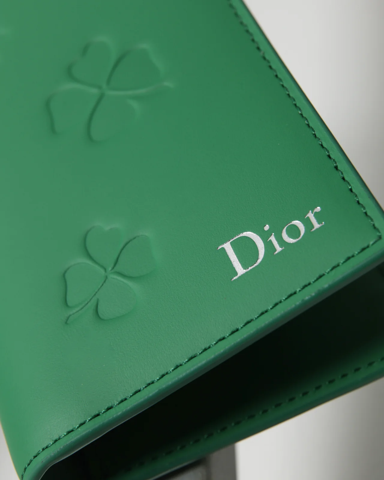 Diorのカードケース ロゴ