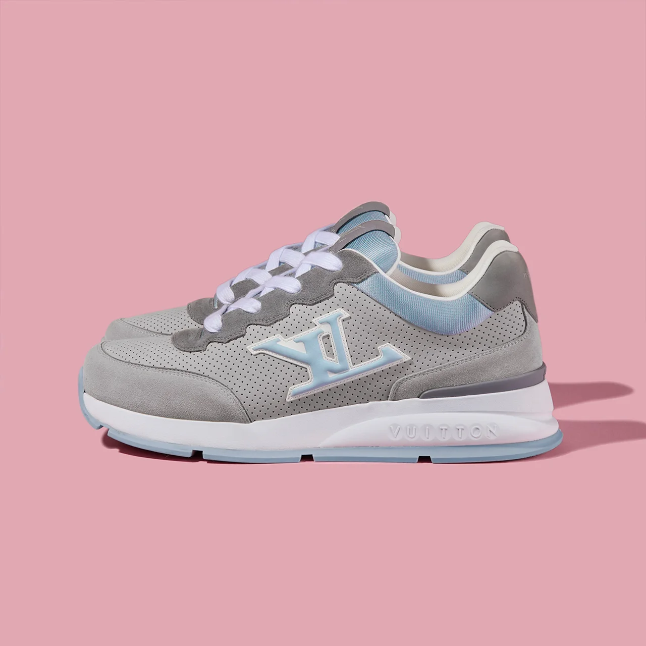 アッパー側面のLVイニシャルがアイコニックな｢LV クラシック スニーカー｣の新色