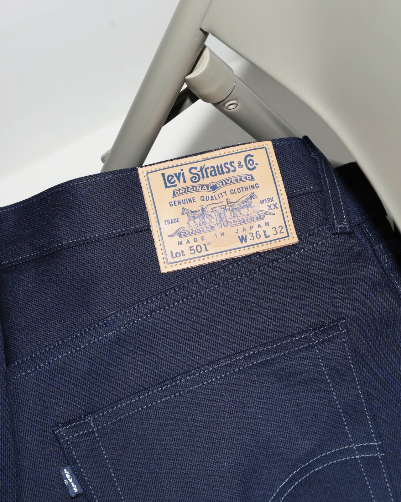 Levi's®の『SHIPS EXCLUSIVE BlueTab™ 1980's 501® Original』 ロゴ