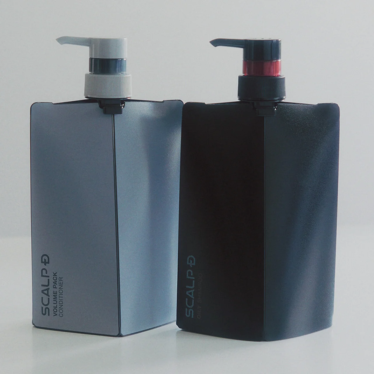 SCALP D｜（右）薬用スカルプシャンプー オイリー［脂性肌用］／（左）同 ボリュームパック コンディショナー