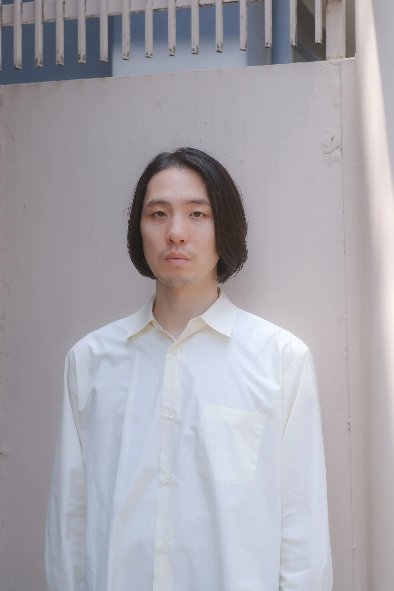 メンズヘア モード過ぎないワンレングスボブのバストアップ