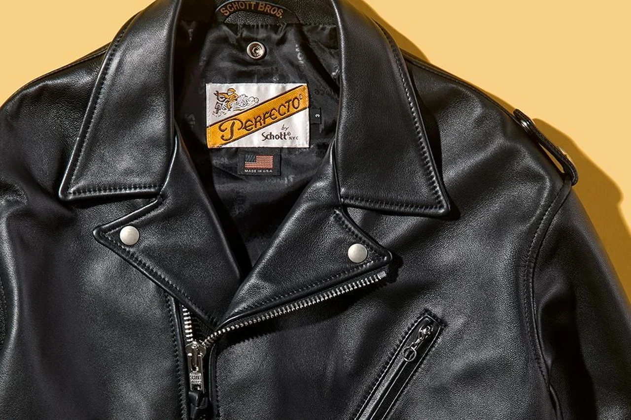 【セレクトショップ別注】チャンピオンのスウェット、ブルックス ブラザーズのトラウザーズ、ショットのライダース。名品を洗練する “黒”にフォーカス！　10月に買うべき黒別注５選