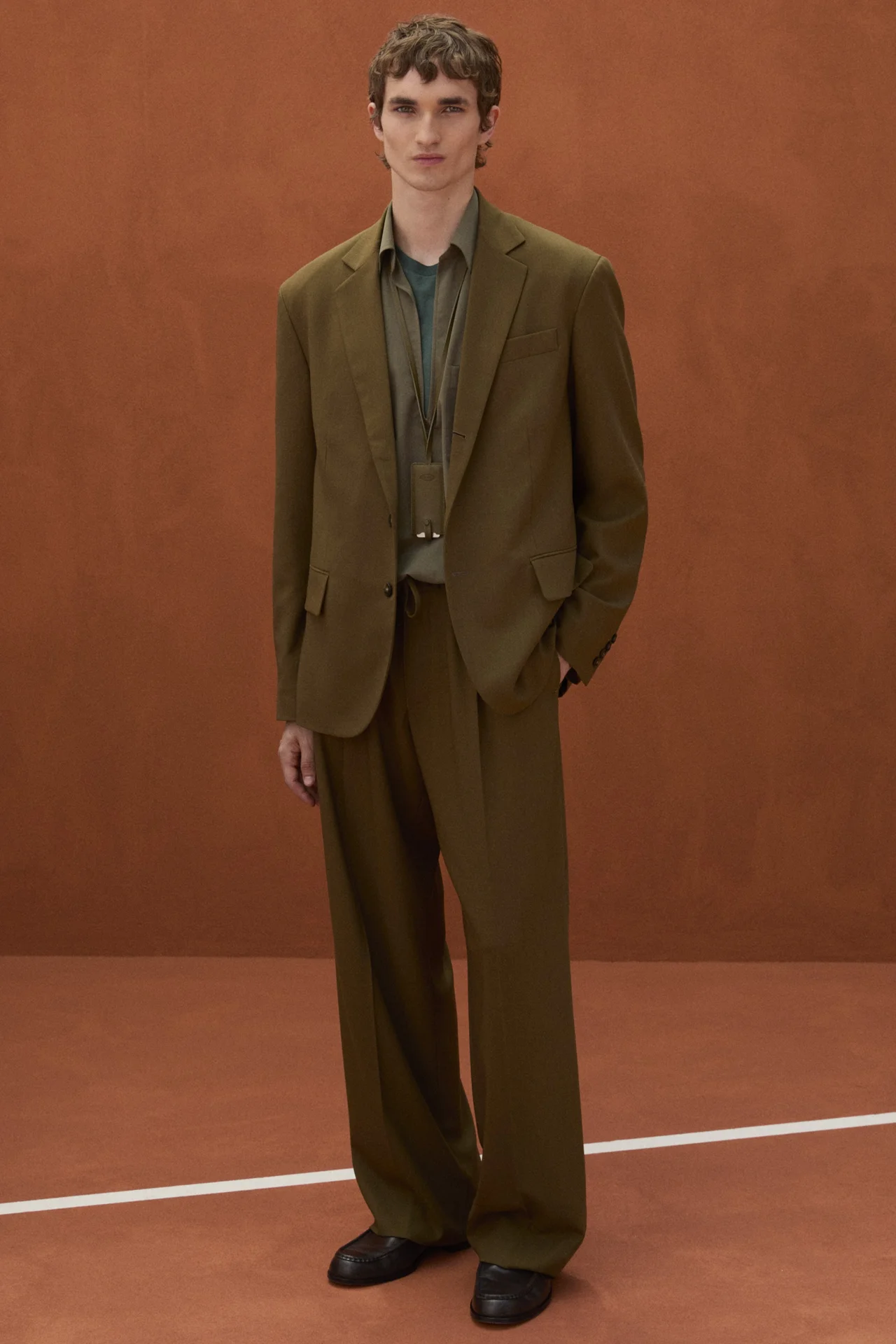 【トッズ】最新の2026年春夏コレクションが集結したポップアップ開催。今季注目のコーディネートをチェック①