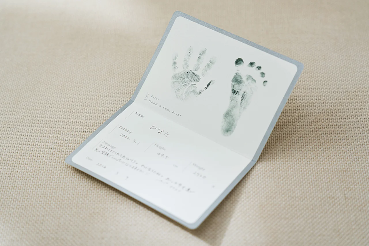 「リーガル」から発売される「ファースト・セレブレーションシューズ ギフトセット」に含まれるメッセージカード