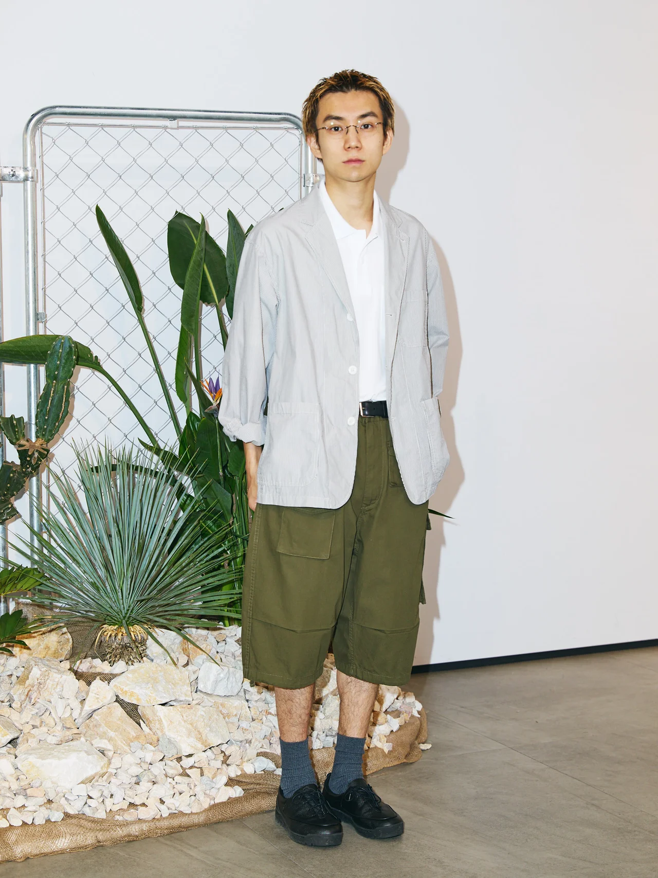 スタイリスト瓜坂拓海着用「ジーユー×エンジニアド ガーメンツ」コードレーンジャケット、ドライカノコポロシャツ、ユーティリティショーツ