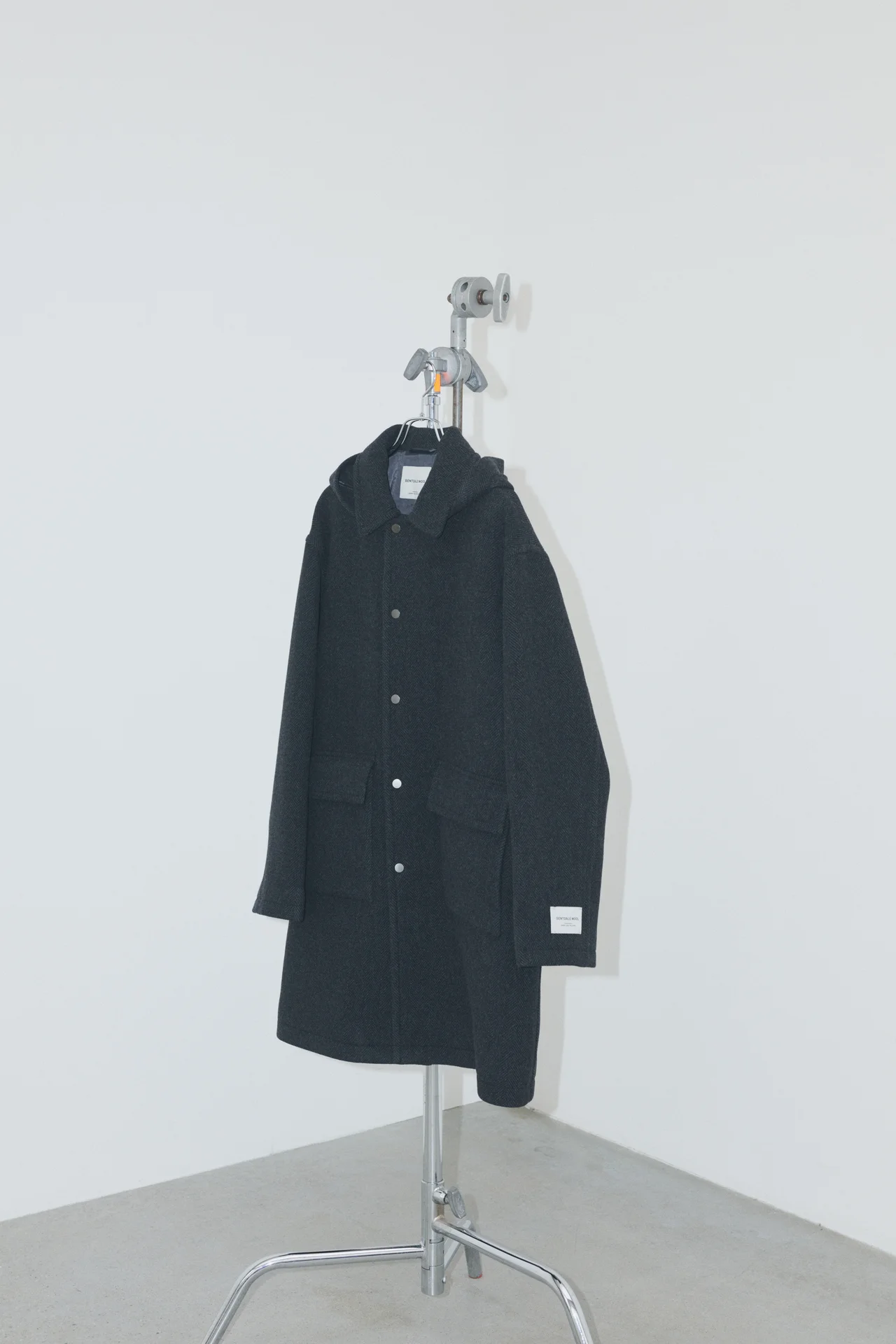 俳優・杉野遥亮が着る大人の上質アウター、の画像_10