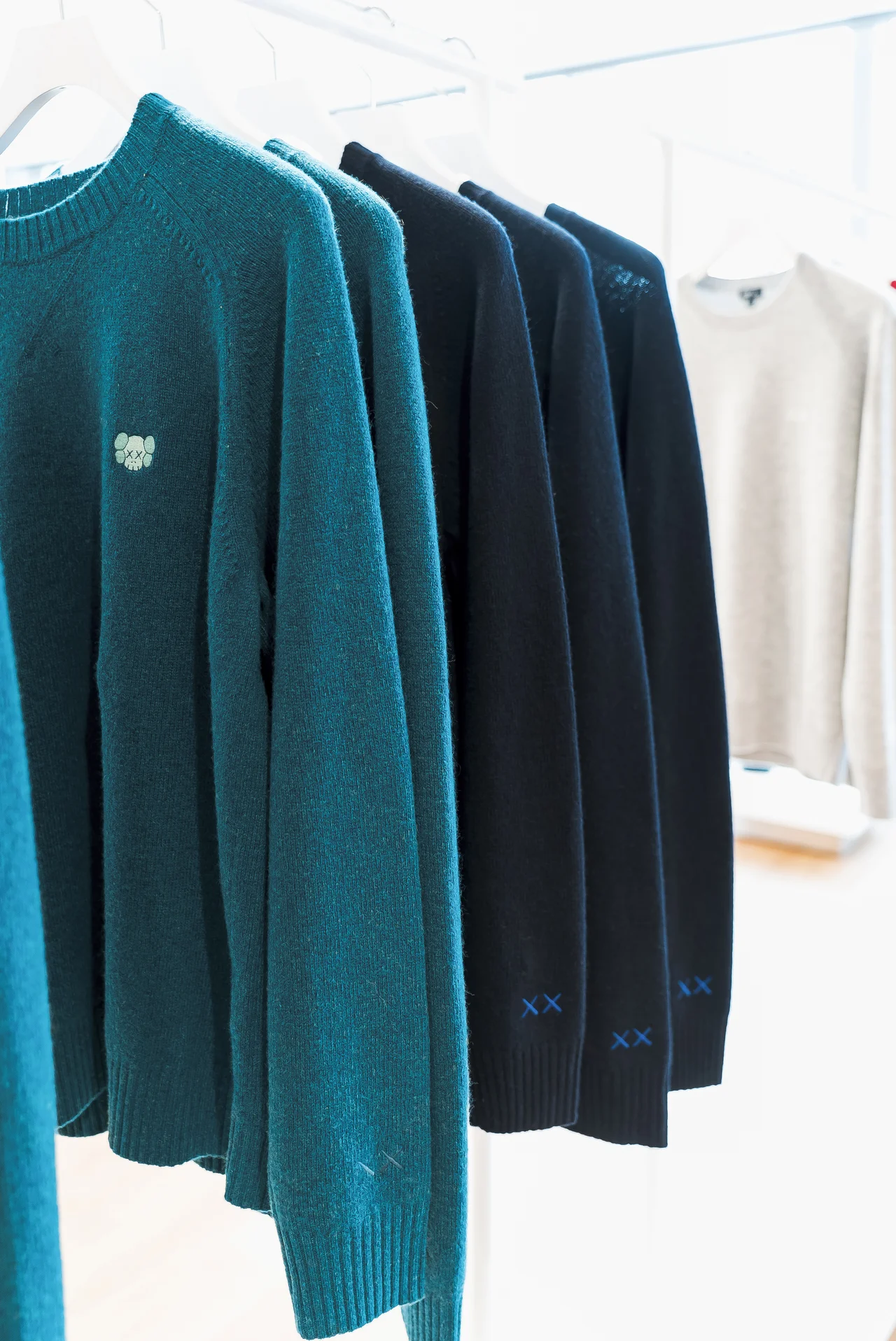 【大人のユニクロ】試着ルポ。「KAWS」の画像_5