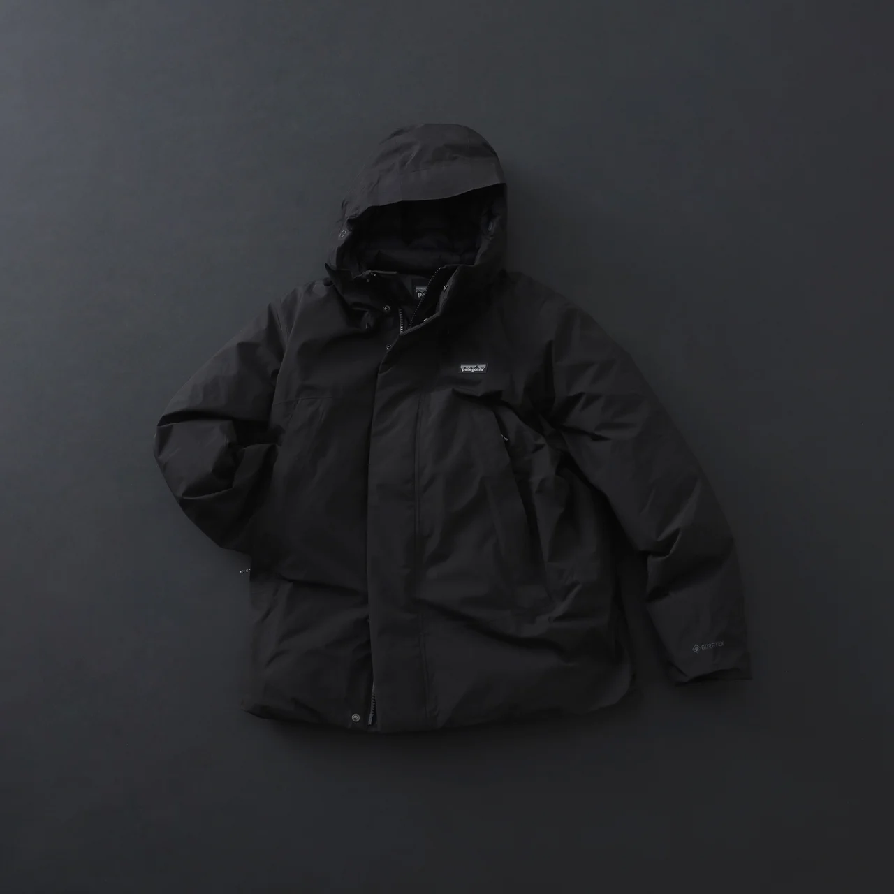 大人が買うべき「黒ダウン」20選。モンベの画像_1