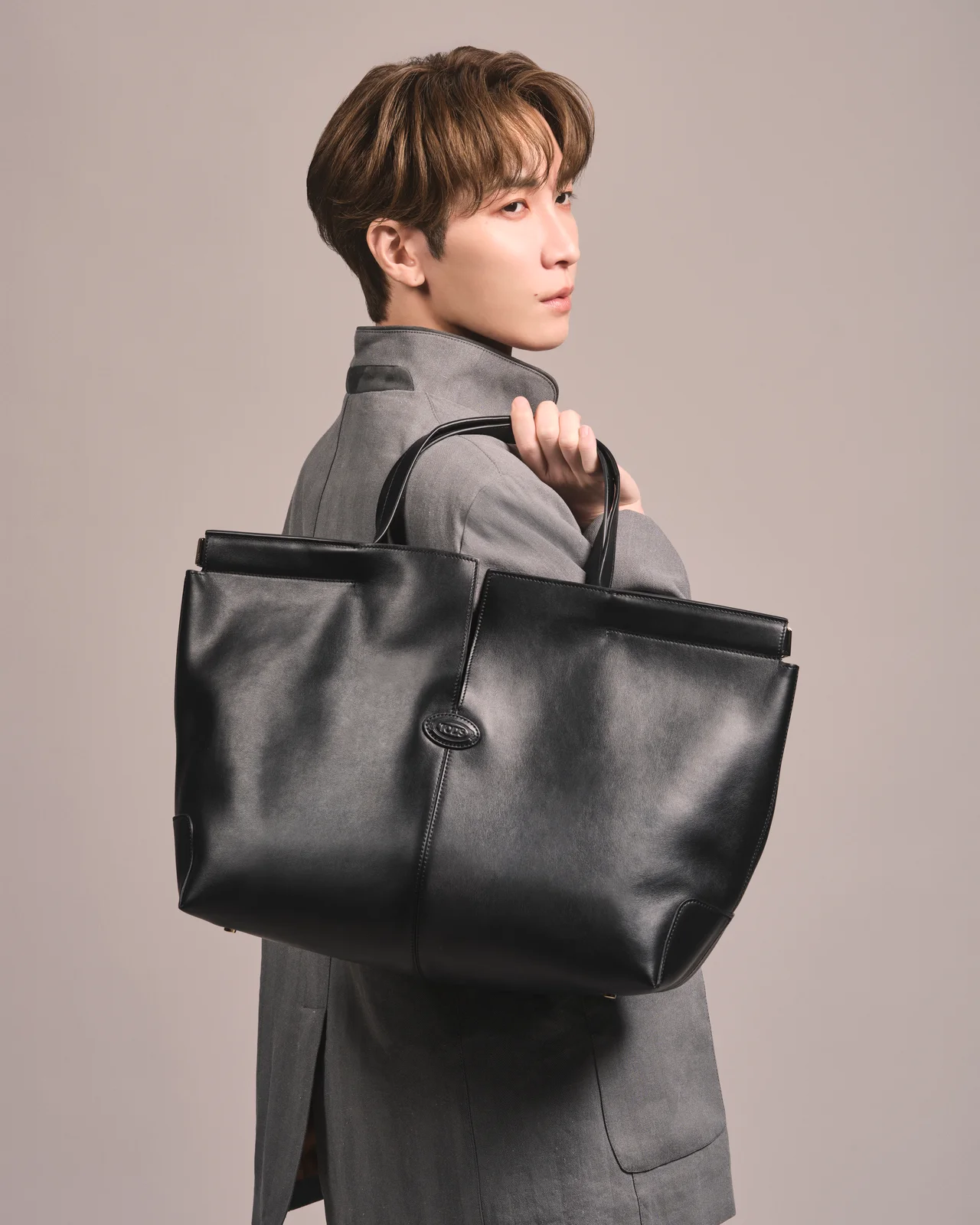 【トッズ】渡辺翔太×イタリアレザーの名門の画像_3