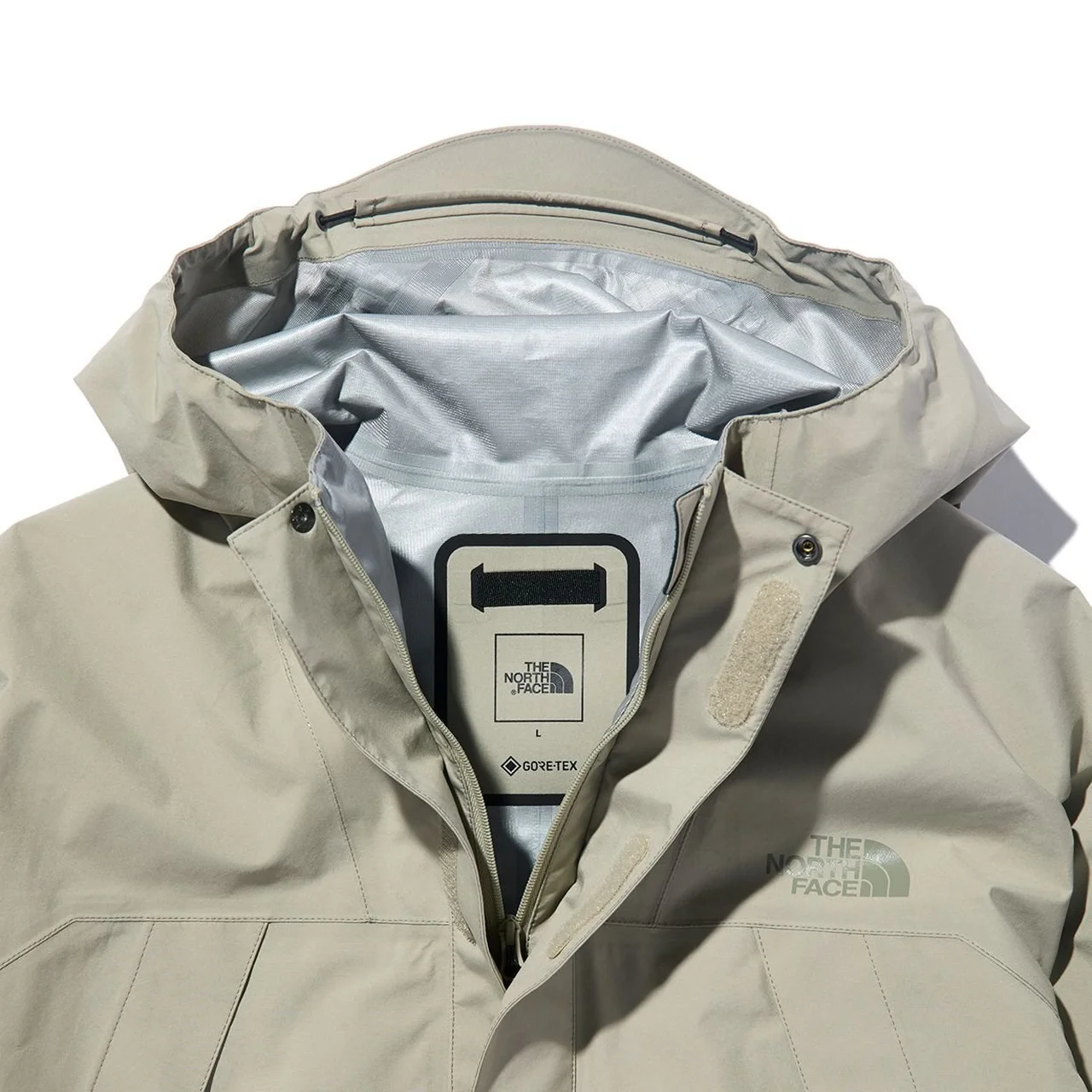 軽量でやわらかなePE GORE-TEX プロダクト3層構造を採用