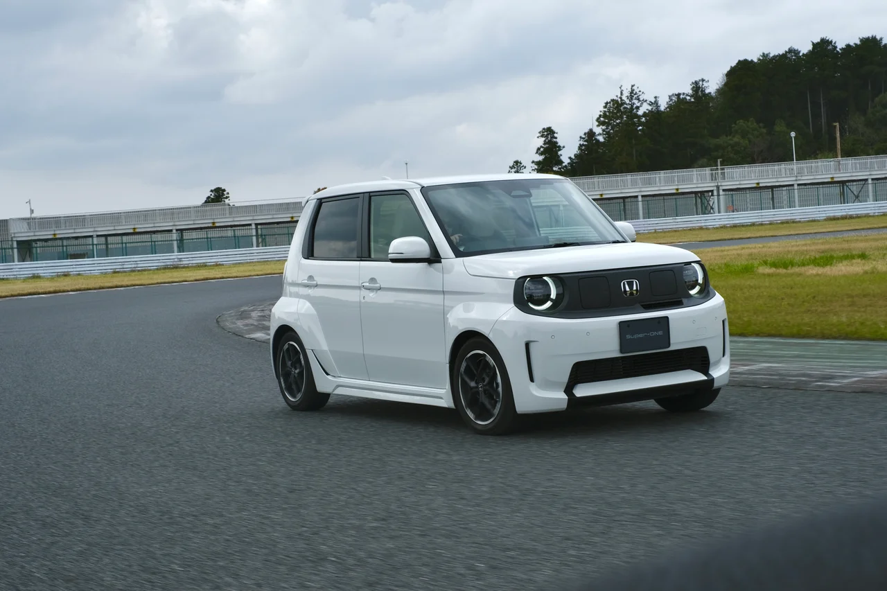 Super-ONE コーナーを曲がる