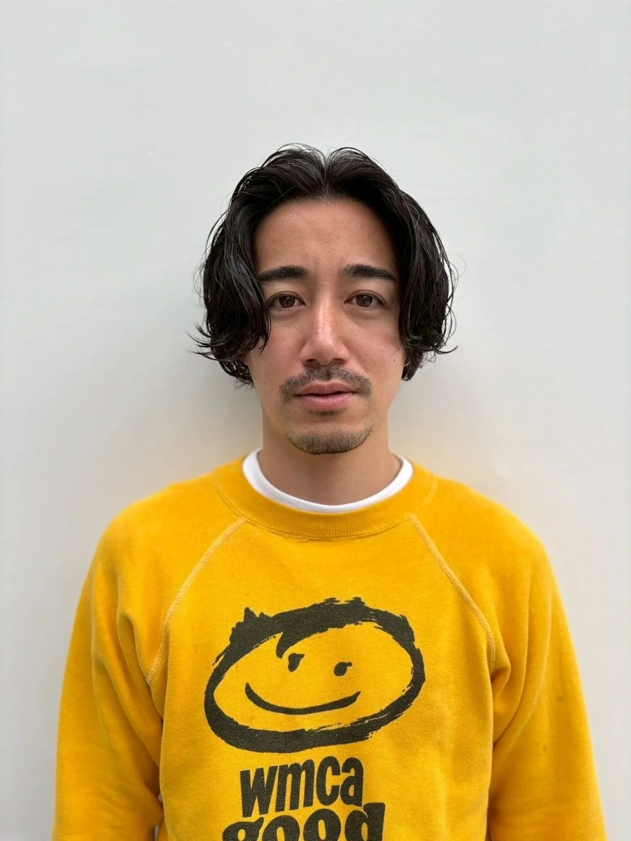 メンズヘア 色気のあるショートボブのバストアップ