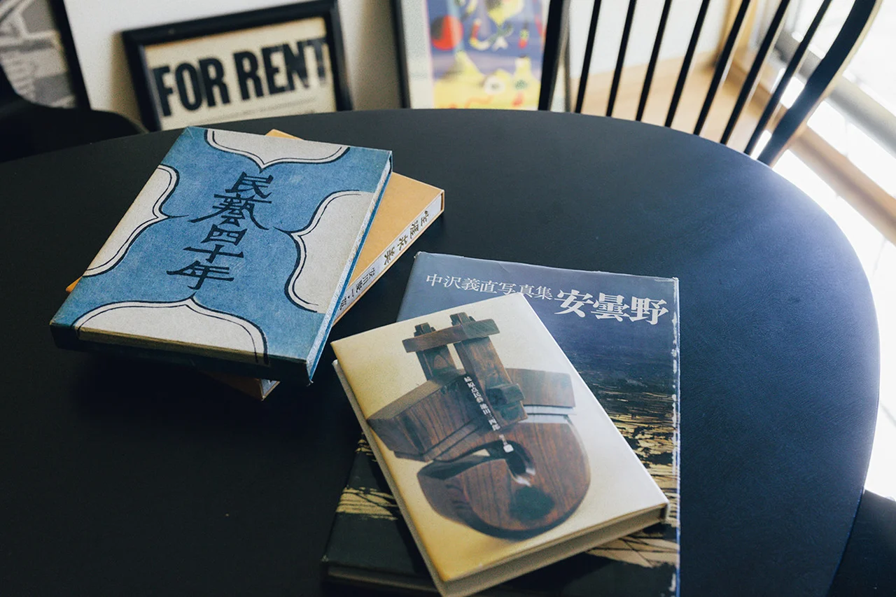 民芸にまつわる書籍や、安曇野の写真集