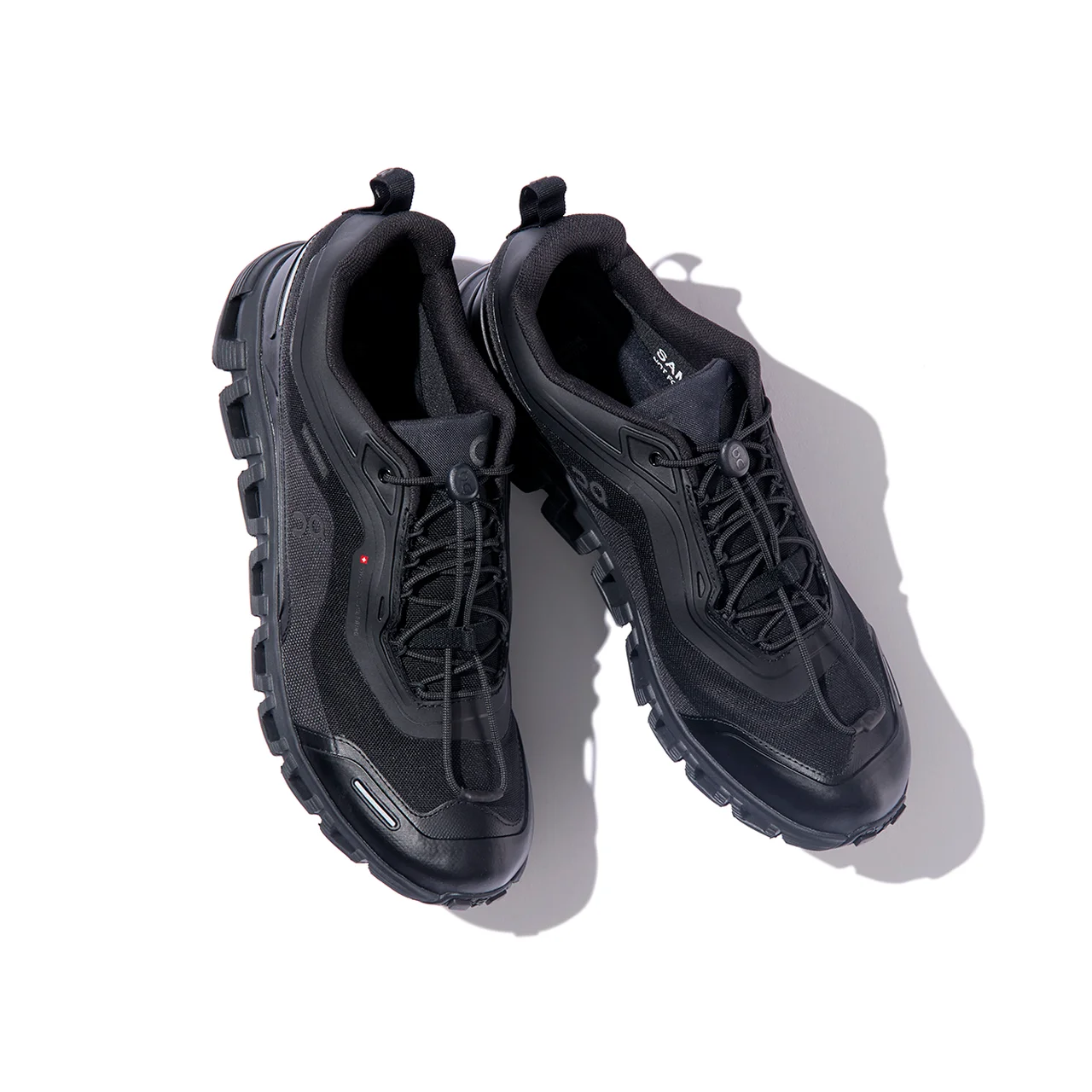 地形図にインスパイアされたオンのアウトドアシューズ「クラウド 6 ジオ ウォータープルーフ」